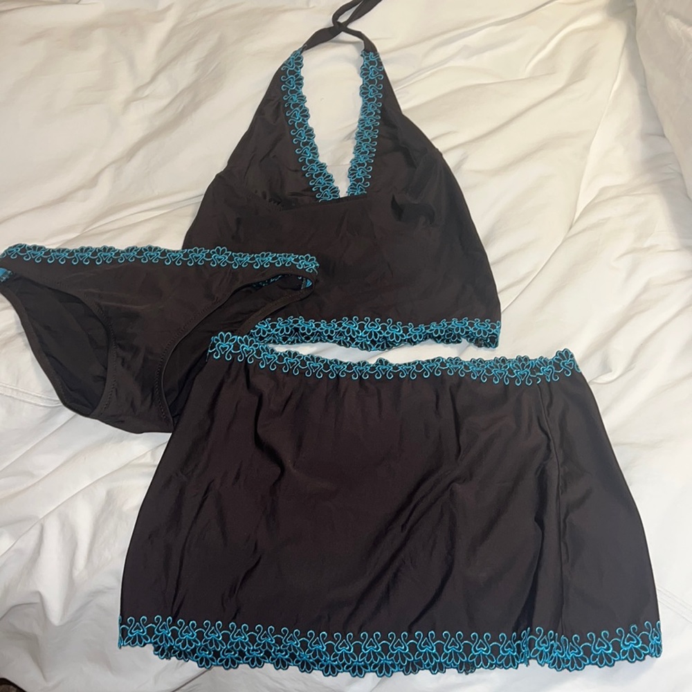 BECCA 3 Piece Swim Set Women’s matching Top Bottoms & Skirt
